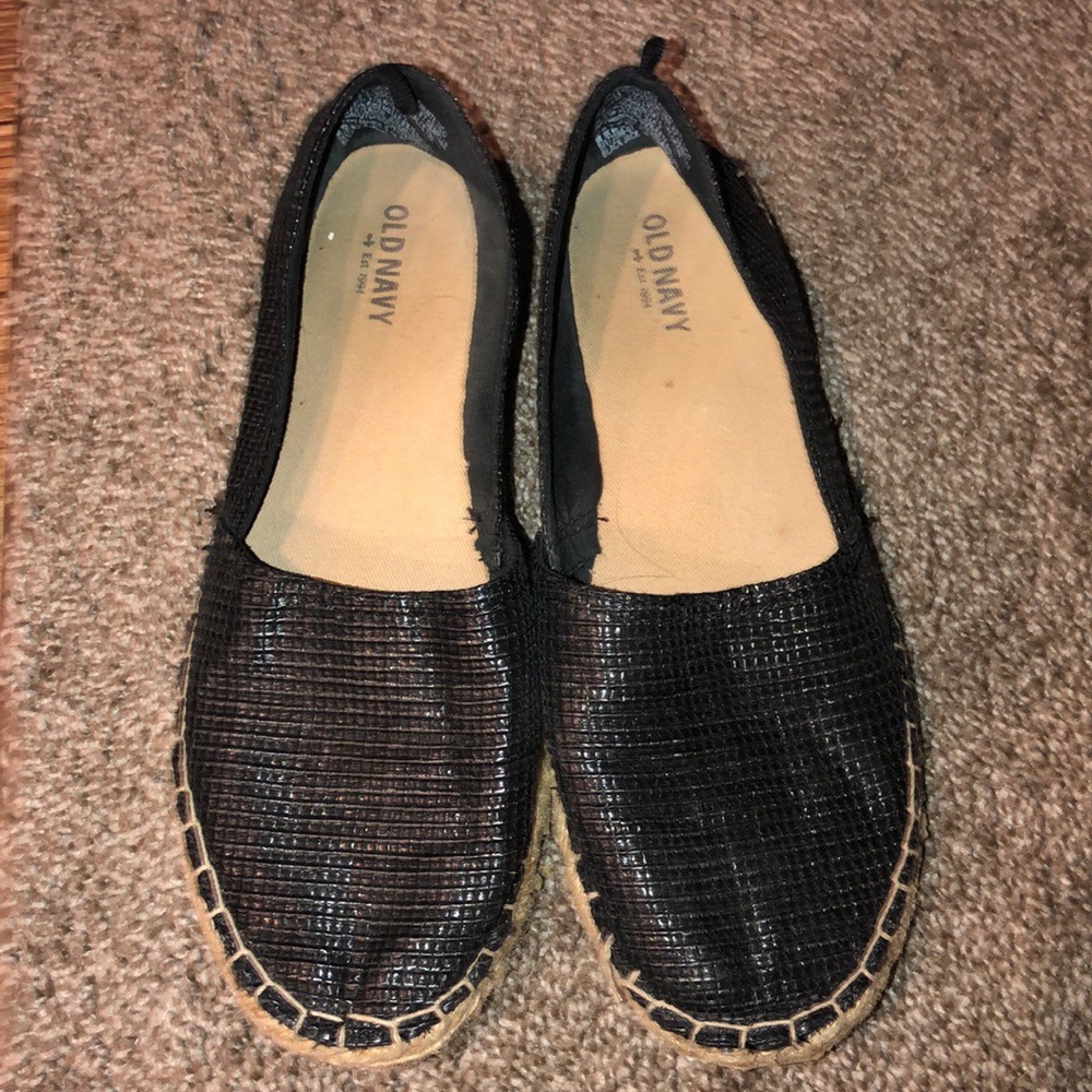 Women’s size 7 Black & Tan Slip On Shoes Flats